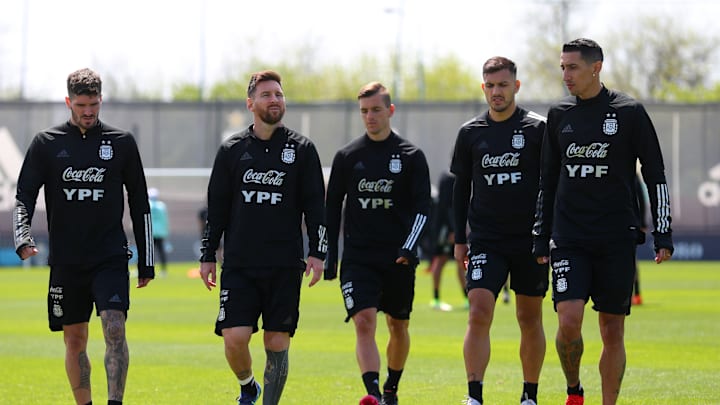 Angel Di Maria, Rodrigo De Paul, Lionel Messi, Giovanni Lo Celso, Leandro Paredes entrenan con la selección